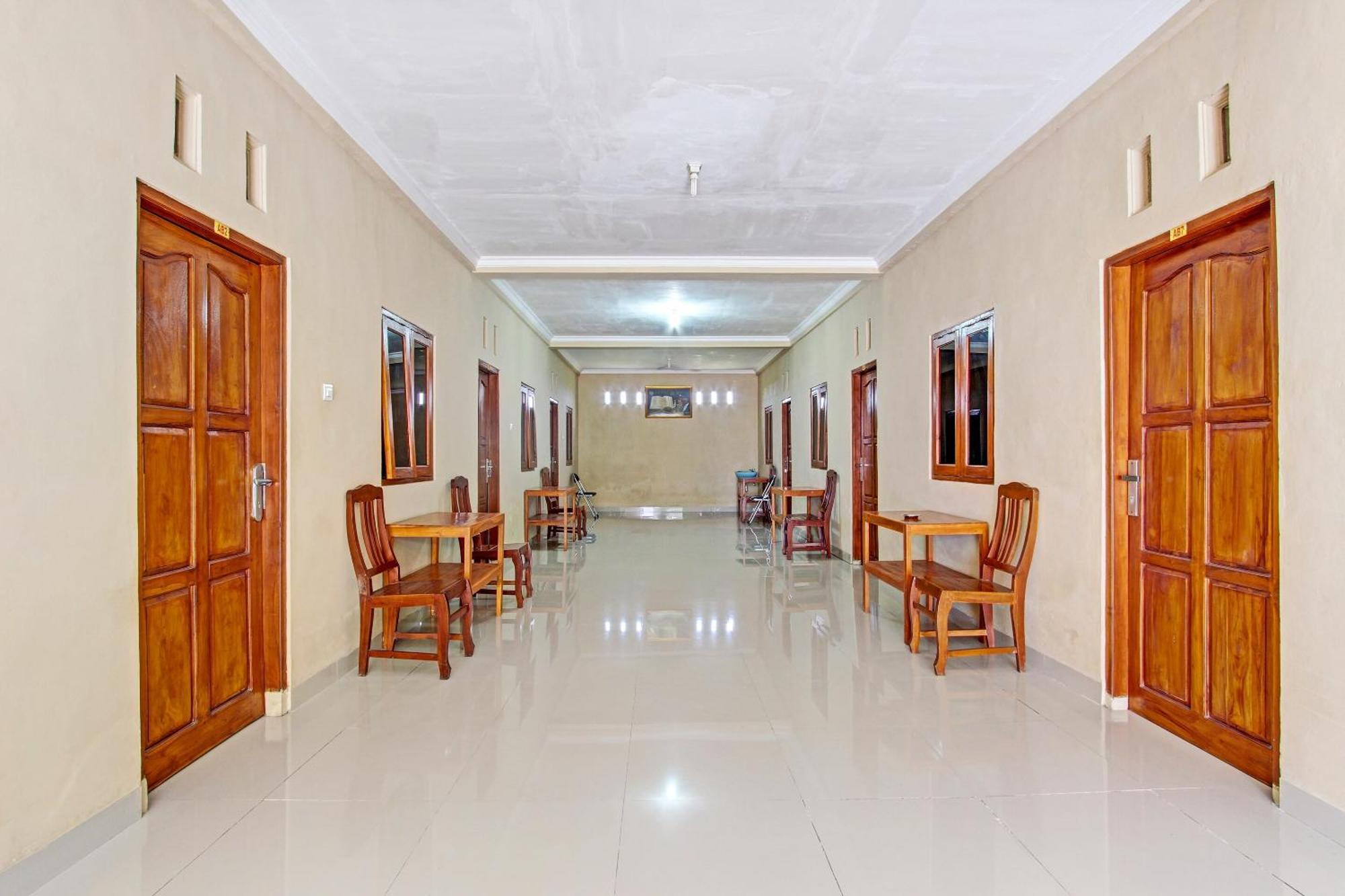 Oyo 91353 Hotel Surya Andesa Klaten Exterior foto
