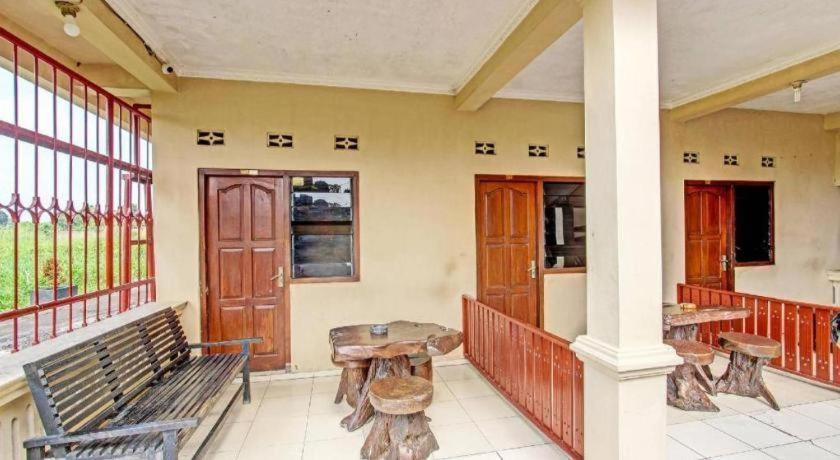 Oyo 91353 Hotel Surya Andesa Klaten Exterior foto